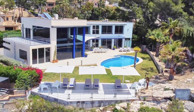 Villa Bay Blue Mallorca. Luxury Holiday Villa with Infinity Pool in Badia Blava