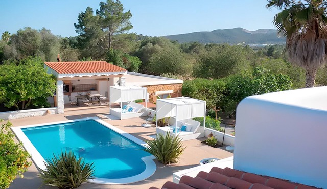 Villa 'Can Americano, 4 with Mountain Views, Wi-Fi and Air Conditioning
