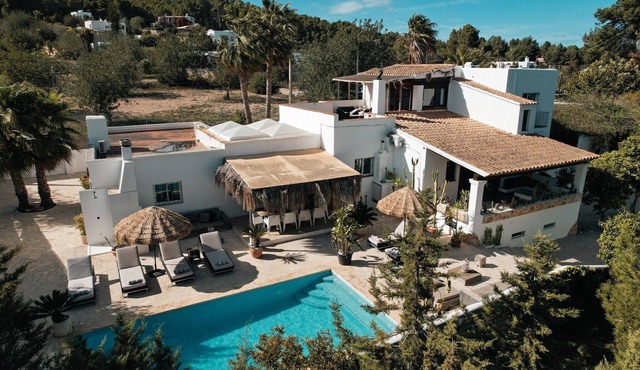 Villa 'Carol' with Private Pool, Wi-Fi and Air Conditioning