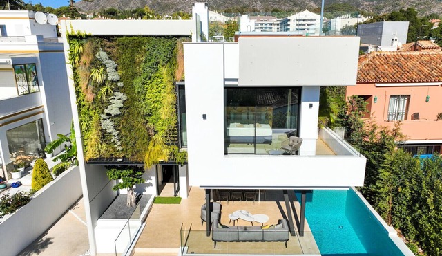 Villa Elements - 4-bed luxury villa on Golden Mile