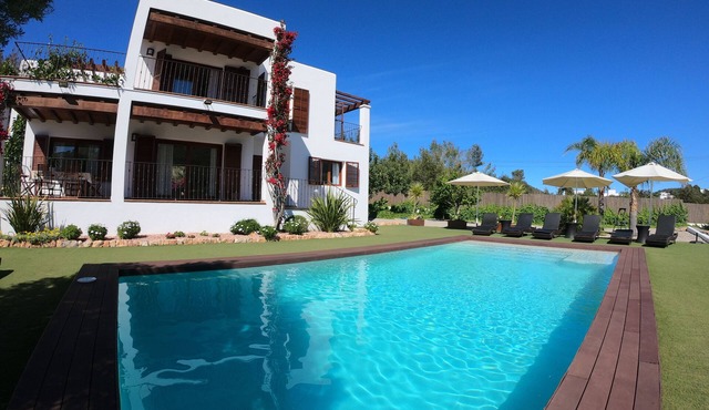 Villa, private pool, Wifi and barbecue, 15min from Ibiza, close to Cala Saladeta.