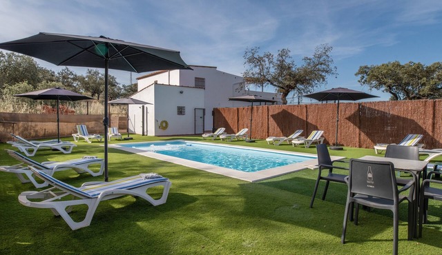 Villa La Finca Country House with Mountain Views, Wi-Fi and Air Conditioning