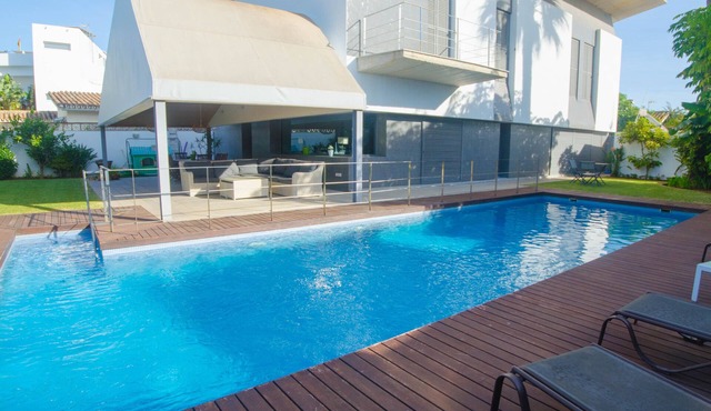 Villa Luna de Mar- Piscina Junto a la Playa in Saladillo Benamara