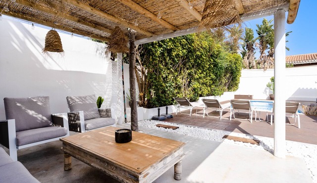 Villa Madrugada - beachside villa in Costabella