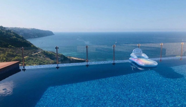 Villa Pareada con Piscina Infinity e Incomparables Vistas