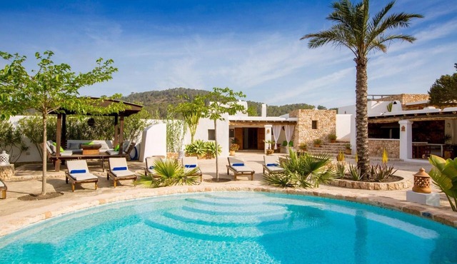 Villa 'Sa Paissa De Can Sergent' with Mountain Views, Wi-Fi, and Air Conditioning
