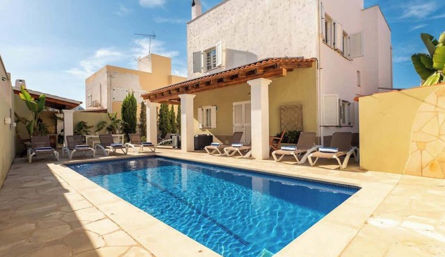 Villa Sofia - Walk to San Antonio | Wifi | A/C