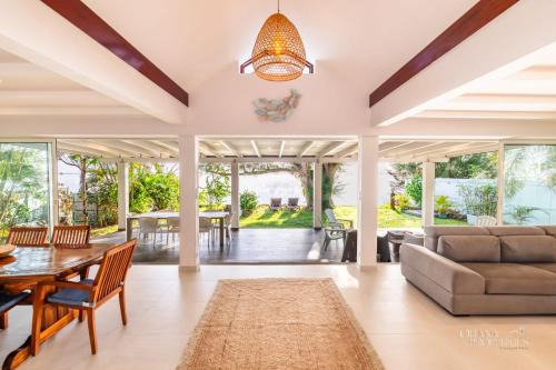 Villa Vanaki - Beachfront Villa 4BR w AC