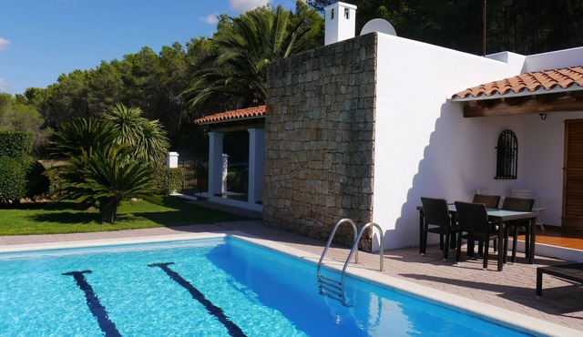 Villa with garden in Ibiza (San Rafael) ET0572E