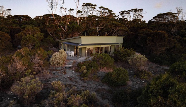 Wallaby Beach House | 15% Off Weekly! in Baudin Beach