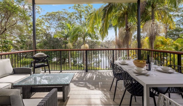 Waterfront Creek Access, Large Entertaining Deck, Minutes to Beaches