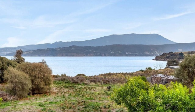 Waterfront Luxury in Opossum Bay