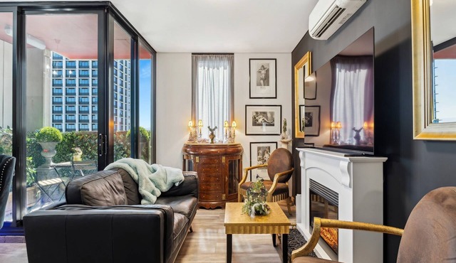 Winter CBD Retreat | Free secure Parking |Balcony | NETFLIX | WIFI | Rundle st |