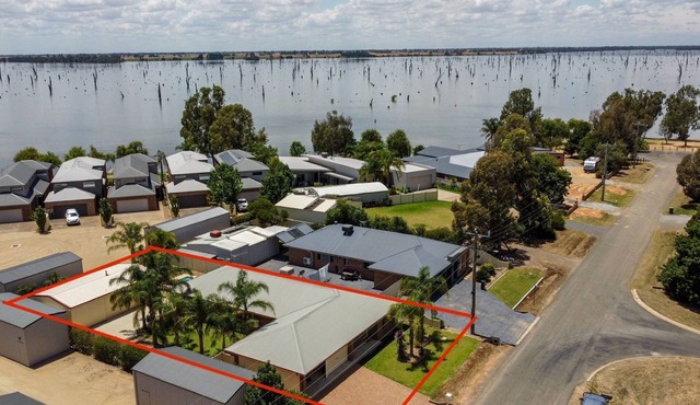Woodlands Waterside Retreat