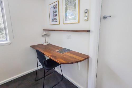Yarralumla Apartment Stay Queen Bed and Sofa Bed Free Parking