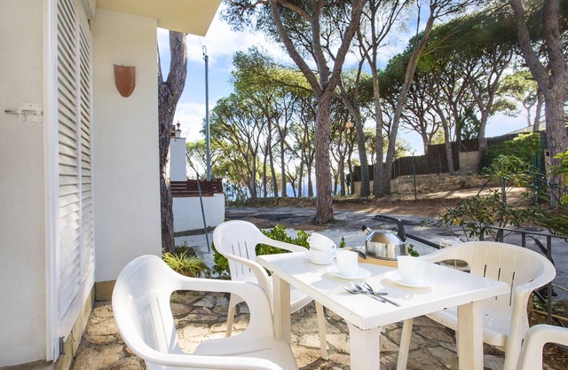 1ANC 02 - Simple apartment very close to the beach of Llafranc