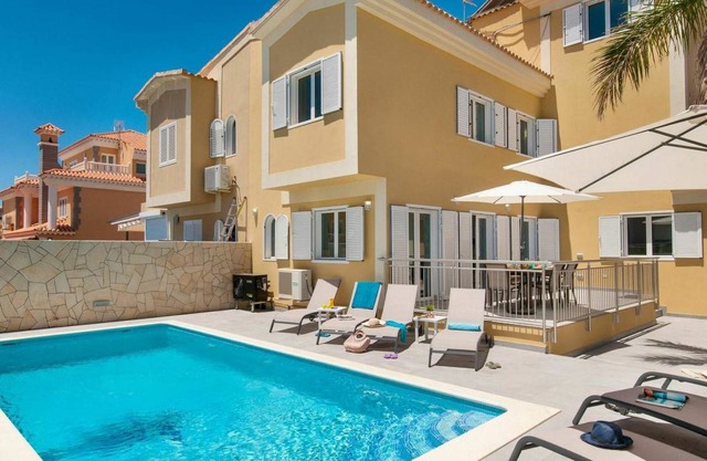 240 m² House ∙ 4 bedrooms ∙ 8 guests