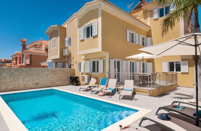 240 m² Villa ∙ 4 bedrooms ∙ 8 guests