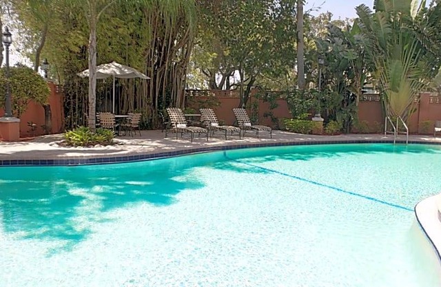 4-Star Hotel ∙ Sheraton Suites Fort Lauderdale at Cypress Creek