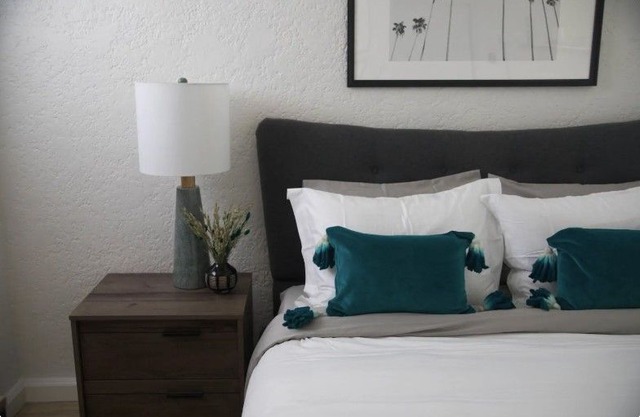 B's Magnificent Studio Apartment In Los Angeles
