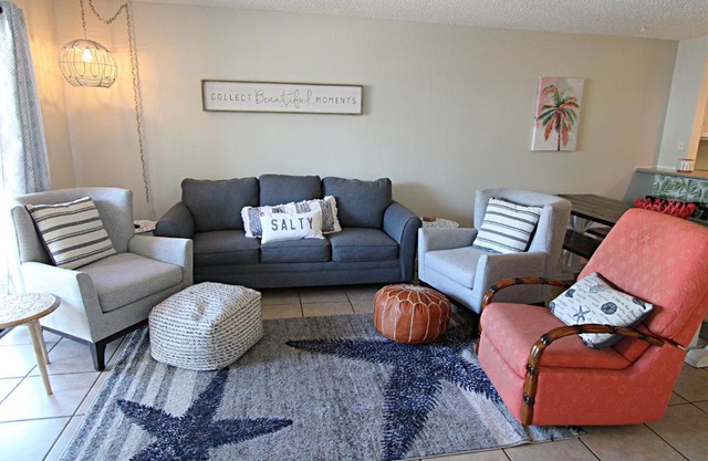Bayview 15 condo with Pool in Wolf Bay