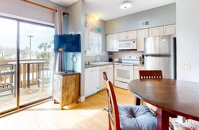 Beautiful efficiency by the beach w/ an indoor pool, shared tennis, & free WiFi