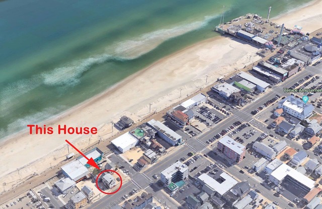 Beautiful Newly Renovated Beach Block Retreat (#3)