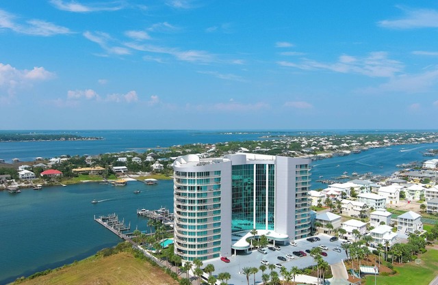 Bella Luna 1009-Luxury Condo-Great Views-Walk to Flora-Bama-Boaters Heaven!
