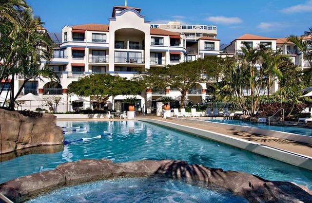 Calypso Plaza Resort Unit 462 - Penthouse style apartment Beachfront Coolangatta