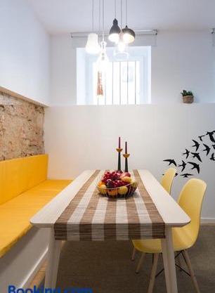 Casa do Castelo 1- Work or Relax in the Historic heart of Lisbon!