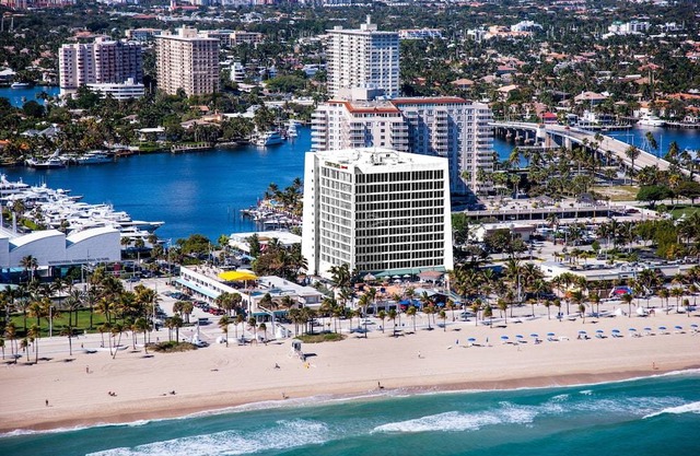 Courtyard by Marriott Fort Lauderdale Beach