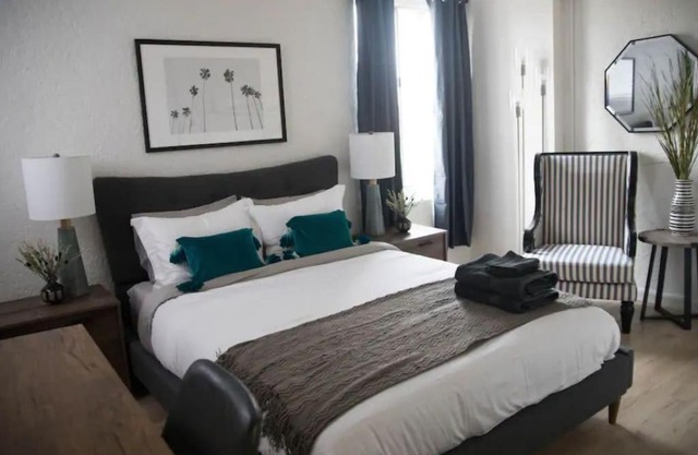 Cozy Studio CDC Near Hollywood