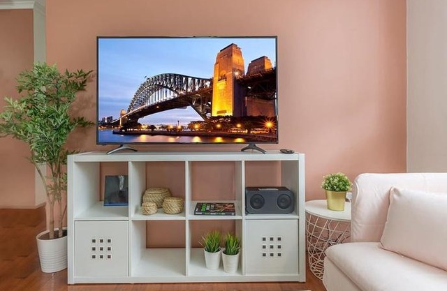 Fantastic 2 Bed Neutral Bay 1 Bus Stop To The City