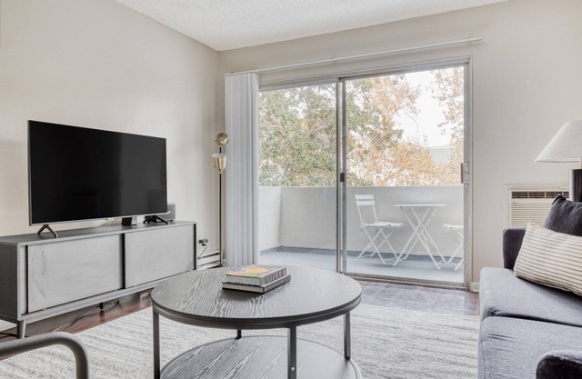 Gorgeous Koreatown 1BR w/ Pool & Gym, near 6th St Bars, by Blueground