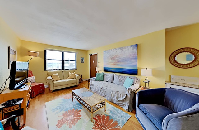 🏖️ Gulf Winds 3BR Condo — Updated Tile Floors & Room for Everyone