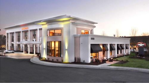 Hampton Inn Airport 