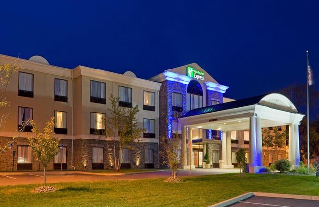 Holiday Inn Express Hotel & Suites Chester