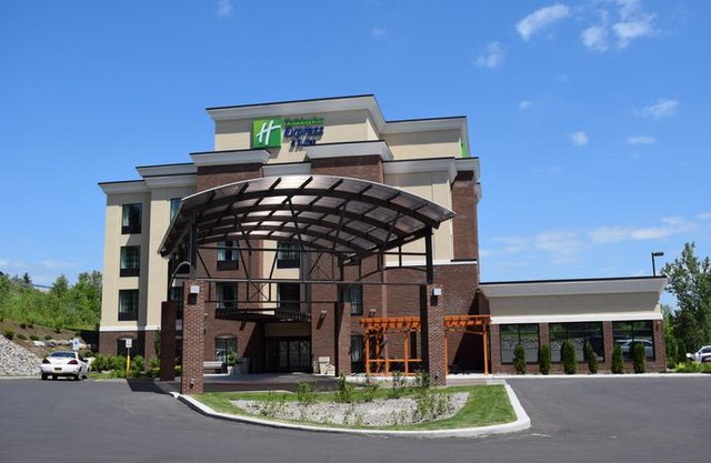 Holiday Inn Express & Suites Geneva Finger Lakes