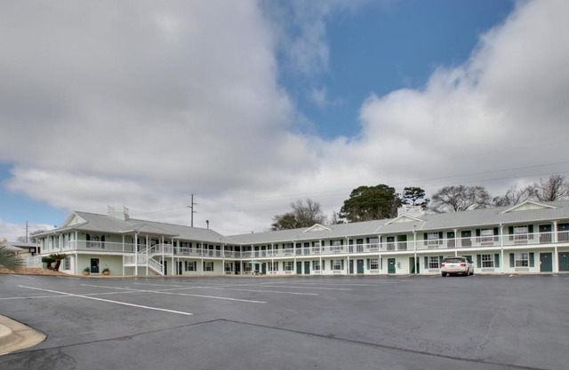 Key West Inn - Millbrook