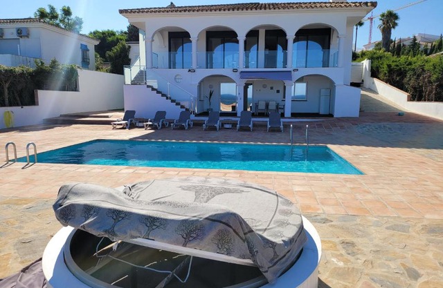 luxury apartments sea views with pool