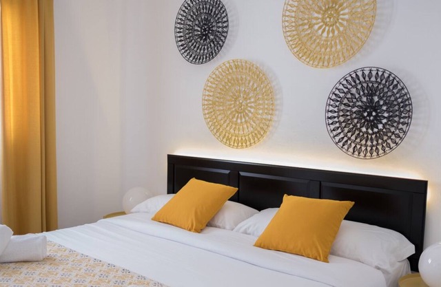 MAGMA ROOMS, YELLOW / DELUXE