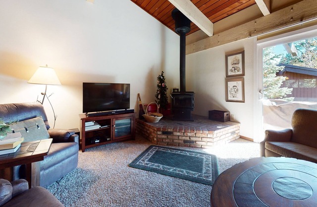 Mammoth Estates 223 Lovely Mountain condo with Wood Burning Fireplace in Prime location by RedAwning