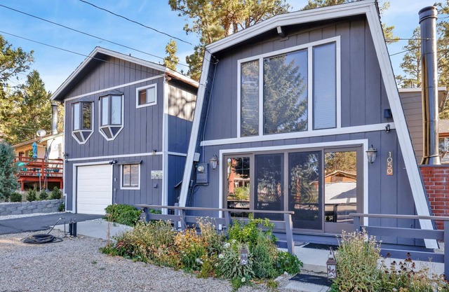 Mount Shasta Retreat- Air-Hockey- Firepit- Secluded