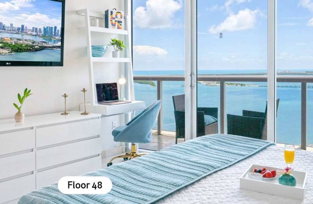 MVR - Designer Stay in Sky-High Tower