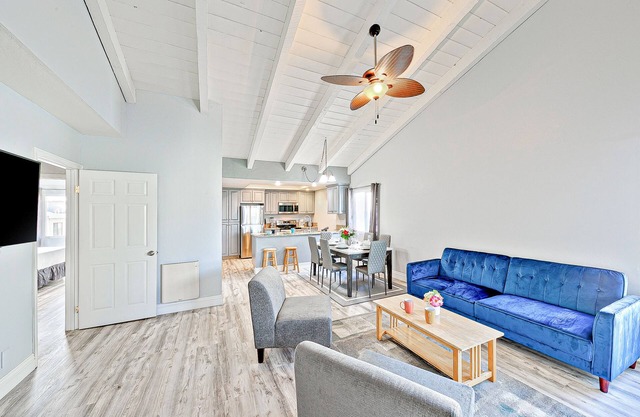 Nice Balboa hidden gem with a private balcony & a view
