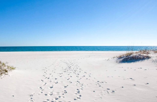 Perdido Dunes condo with patio, AC, washer/dryer - walk to beaches