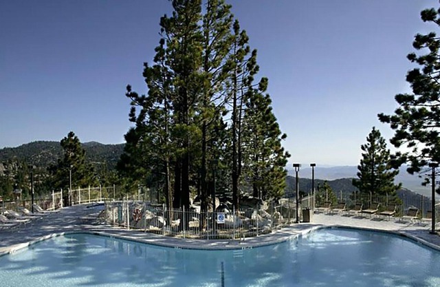 Ridge Tahoe 2-Bedroom Condo + Amenities