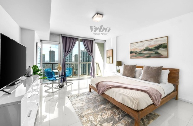 SKY Studio Icon Brickell