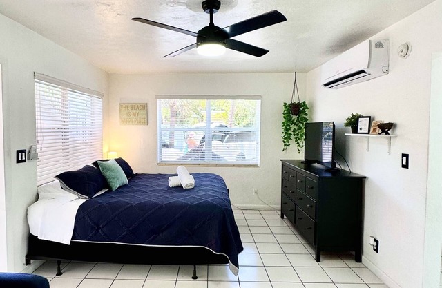 Southwinds #5 for 5 guests -Near the beach