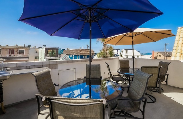Spacious condo just steps to sand & central location with sundeck & views
